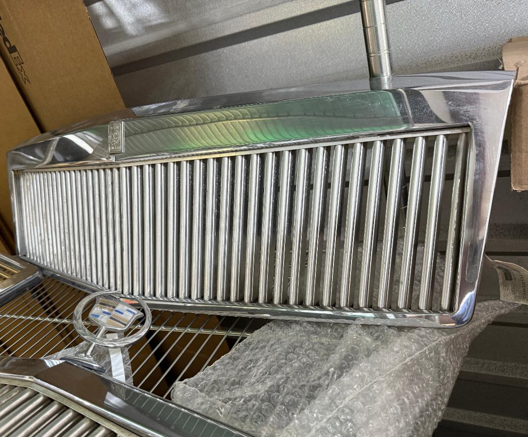 シボレー　1st genトラバース　E&G classics メッキグリル E&G CLASSICS ~ 1997 - 1999 Cadillac DeVille, D'Elegance Vertical